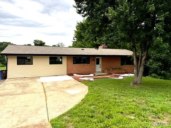 $279,900 | 225 Day Drive, Ferguson, MO 63135