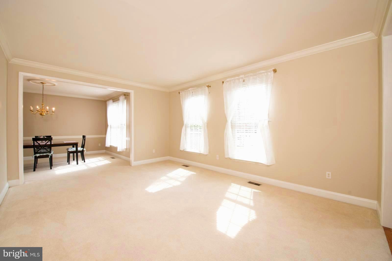 2604 Howard Grove Road Davidsonville, MD 21035 - Photo 4 of 36 Living Room