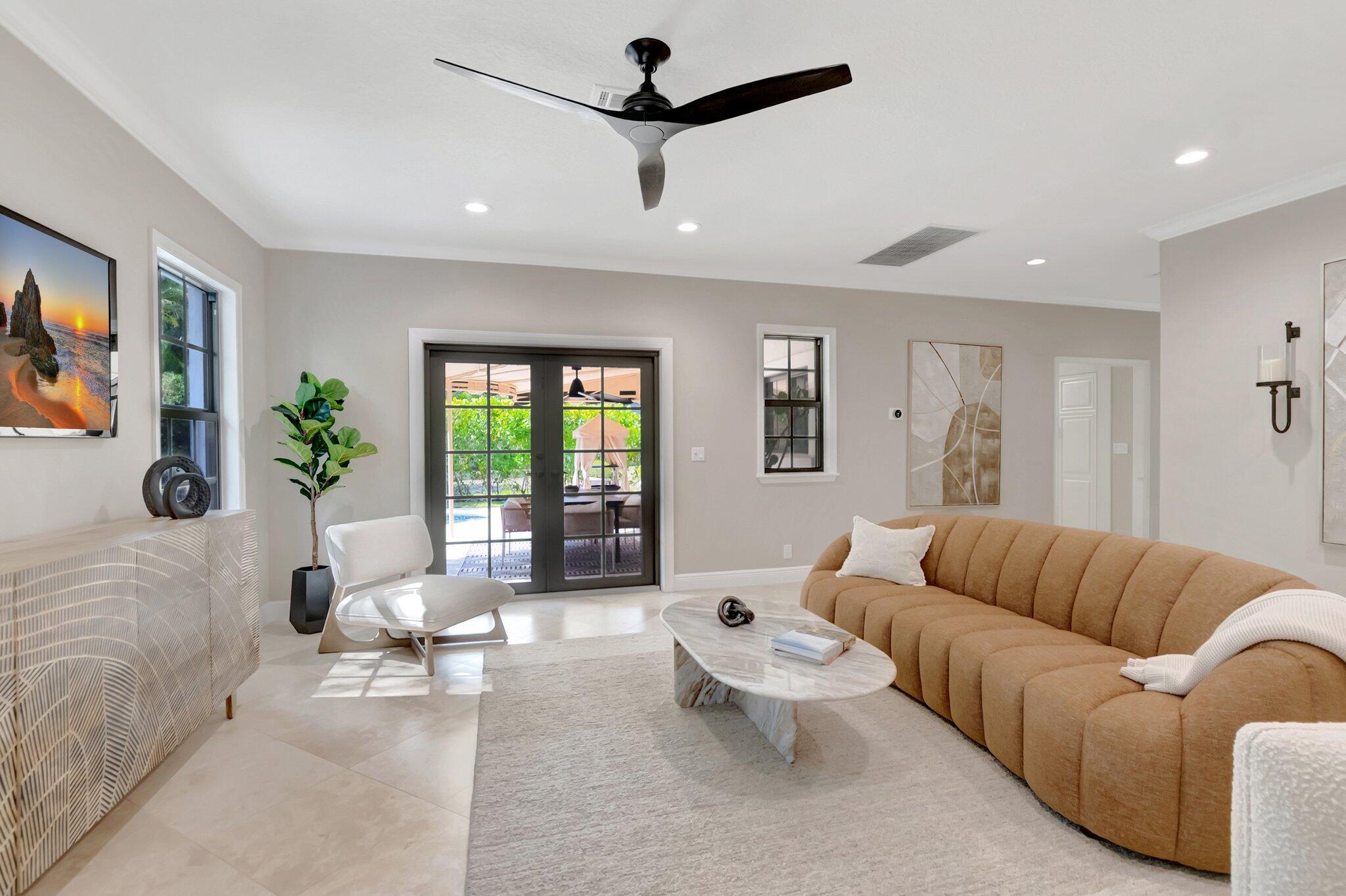 284 Florenada Terrace Boca Raton, FL 33486 - Photo 9 of 29 Living Area