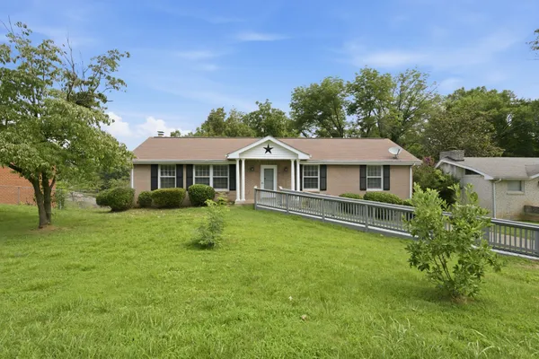 $2,380 | 2614 Edge O Lake Drive, Nashville, TN 37217