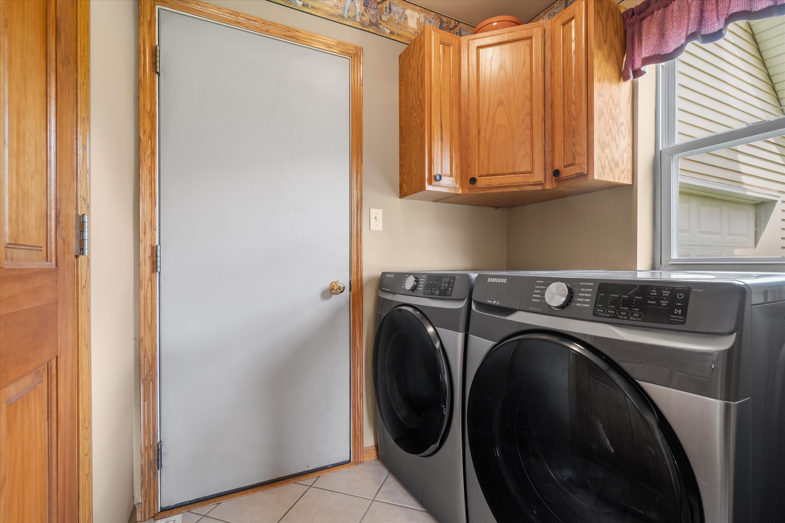 7720 Orchard Valley Road Farmington, WI 53090 - Photo 12 of 36 Main Floor Laundry