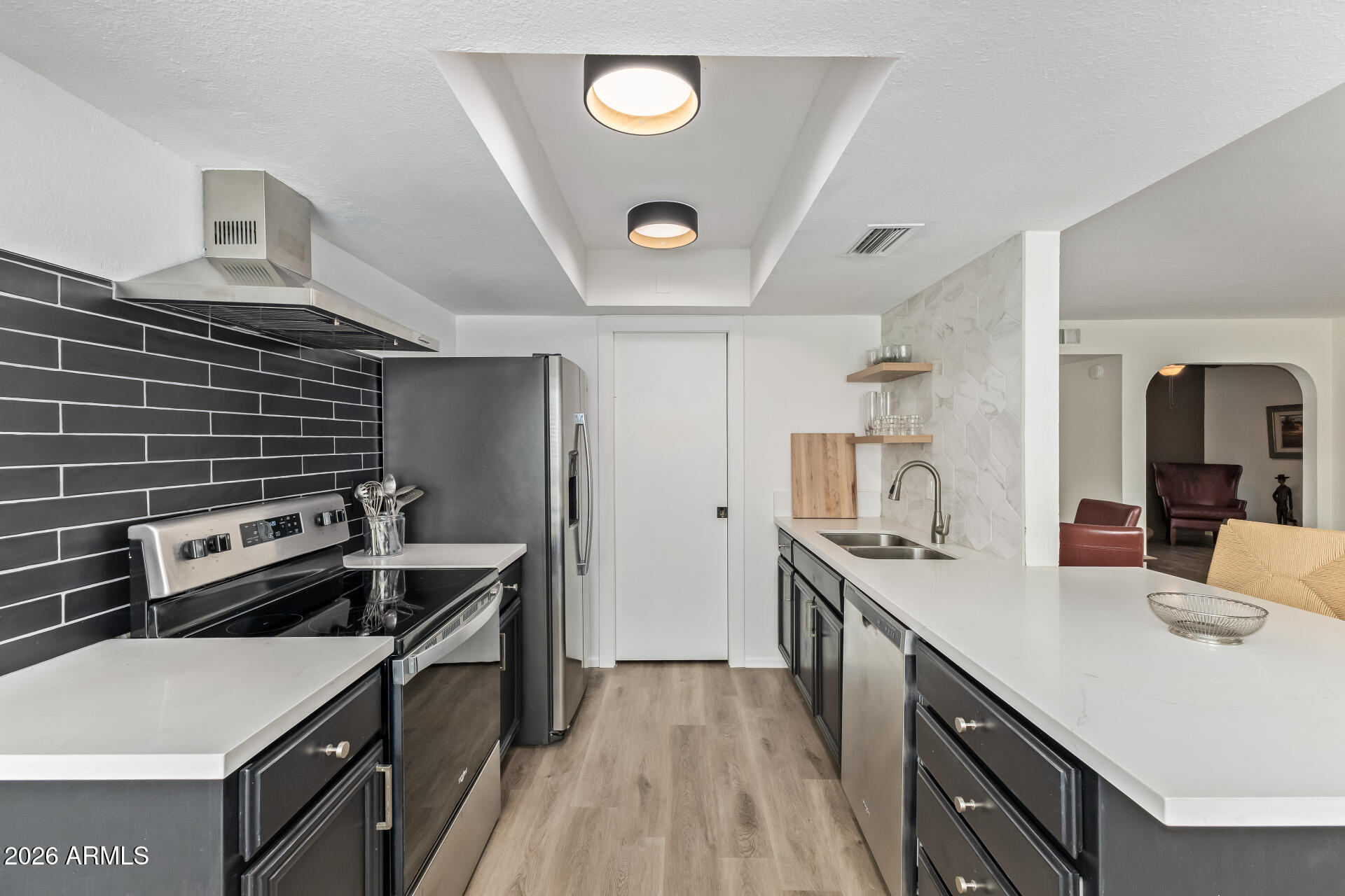 516 East Piping Rock Road Phoenix, AZ 85022 - Photo 11 of 33 Kitchen