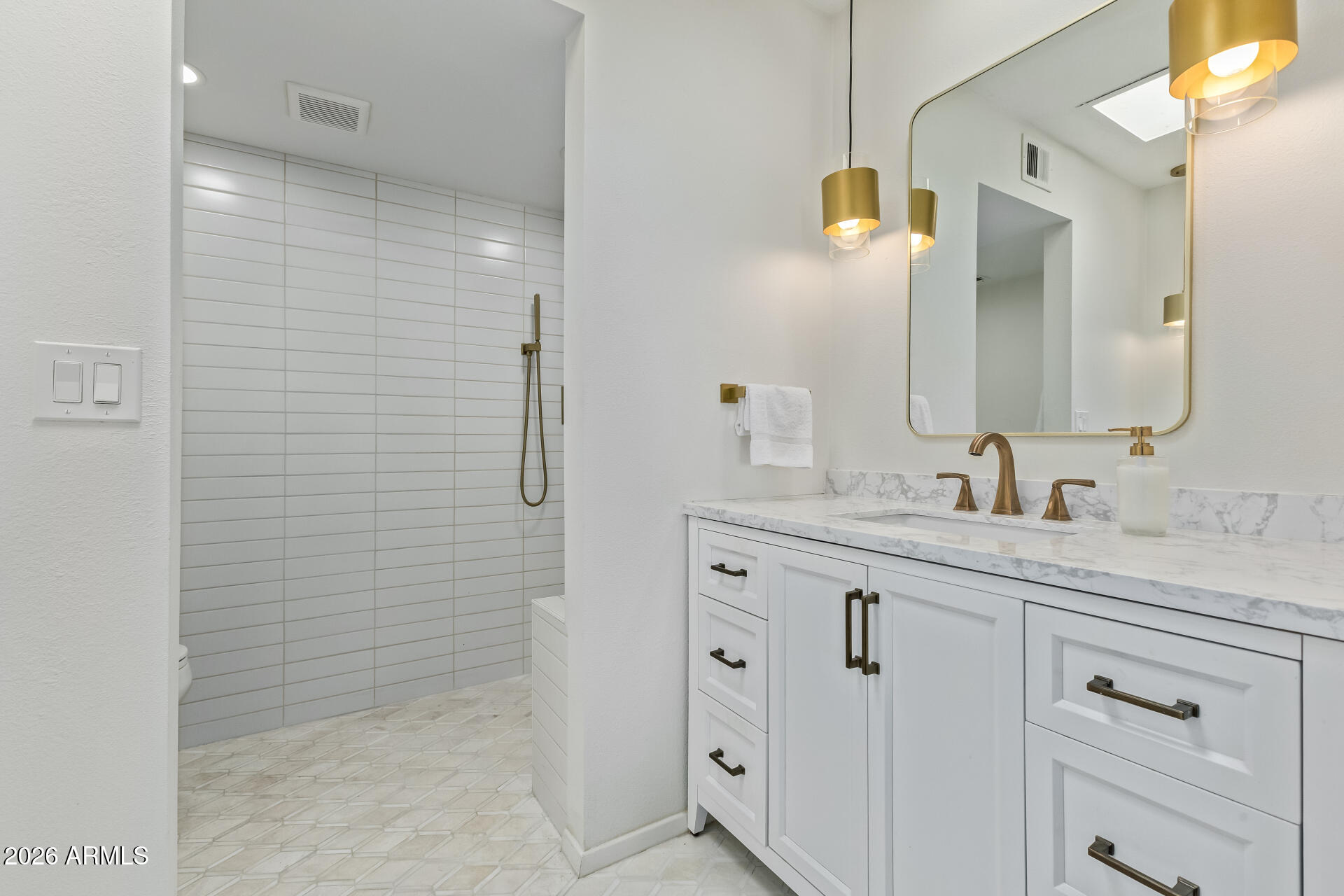 516 East Piping Rock Road Phoenix, AZ 85022 - Photo 19 of 33 Primary Bathroom