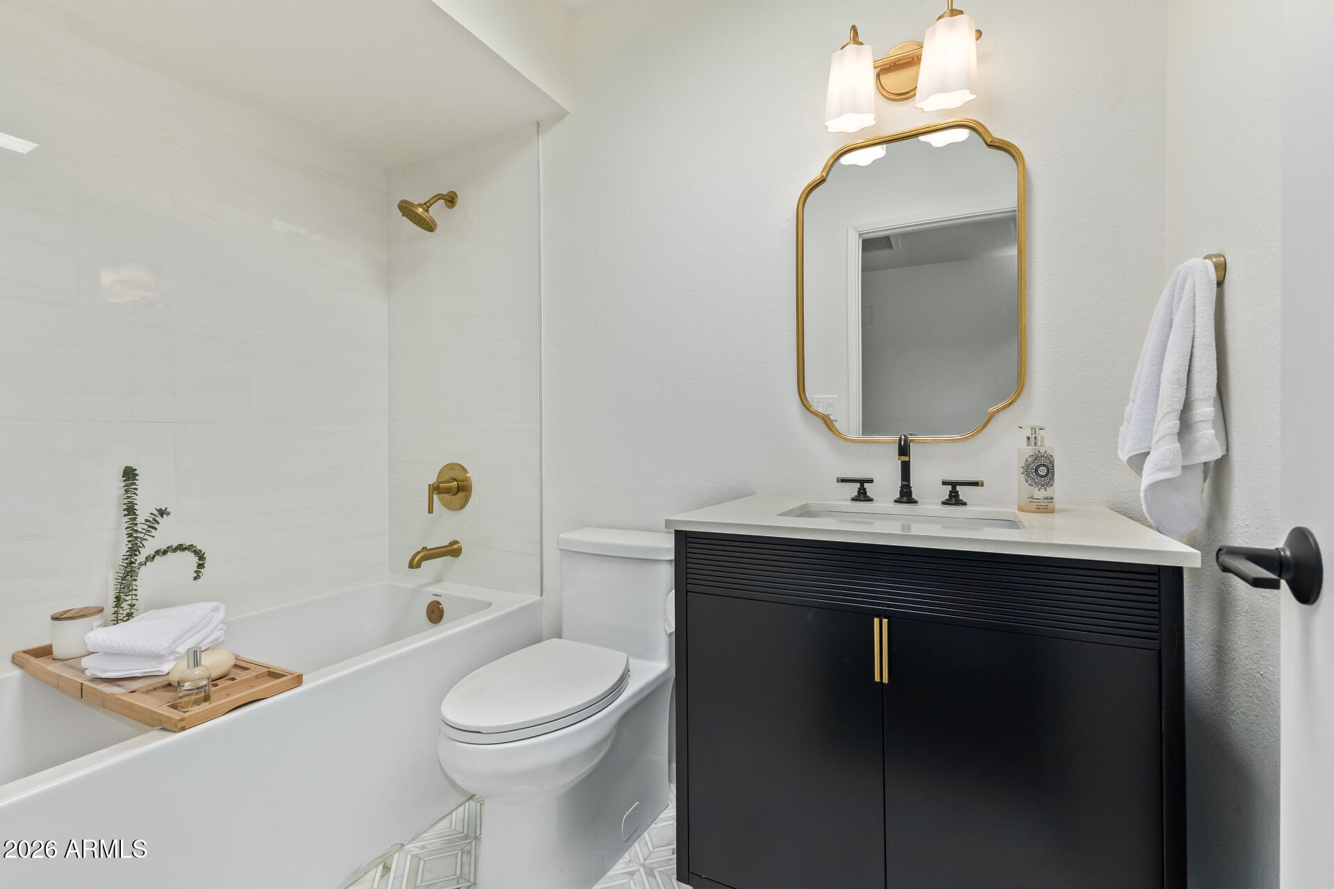 516 East Piping Rock Road Phoenix, AZ 85022 - Photo 25 of 33 Secondary Bathroom