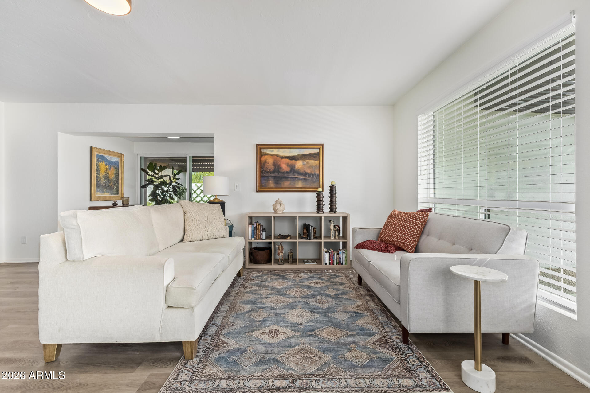 516 East Piping Rock Road Phoenix, AZ 85022 - Photo 7 of 33 Living Room