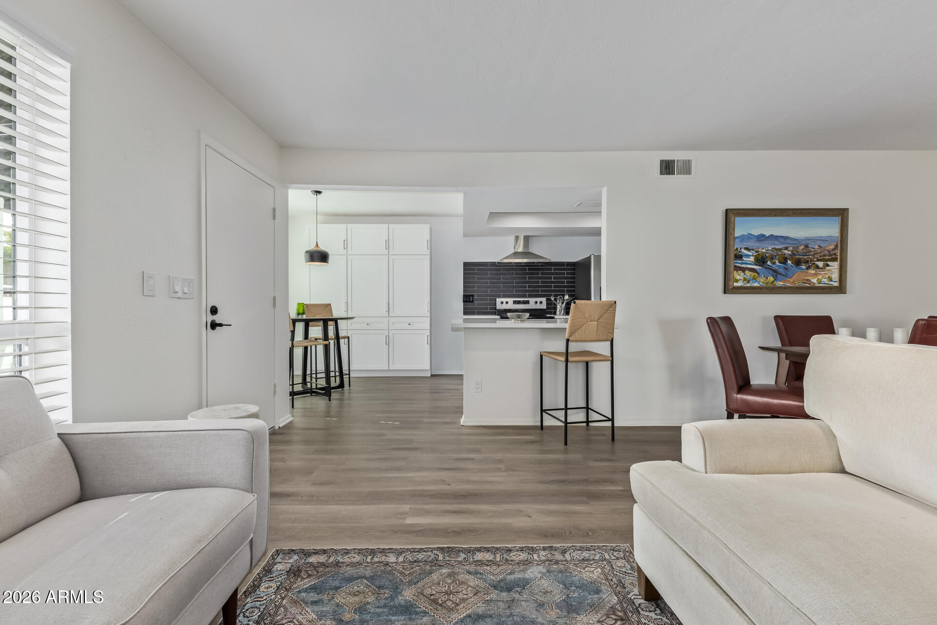 516 East Piping Rock Road Phoenix, AZ 85022 - Photo 8 of 33 Living Room