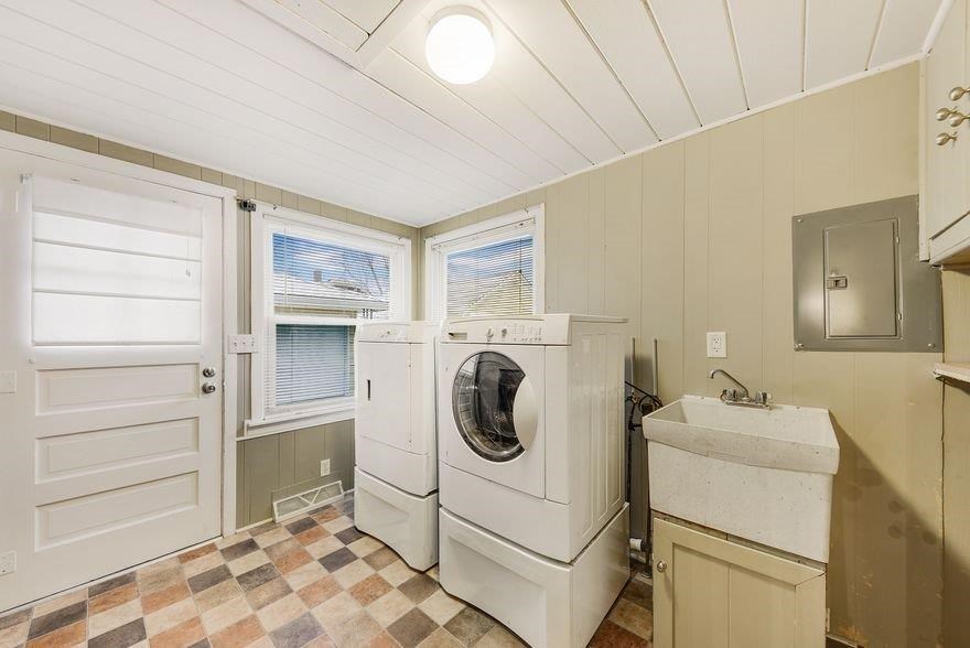 231 South Ridge Street Crown Point, IN 46307 - Photo 13 of 15 880x588