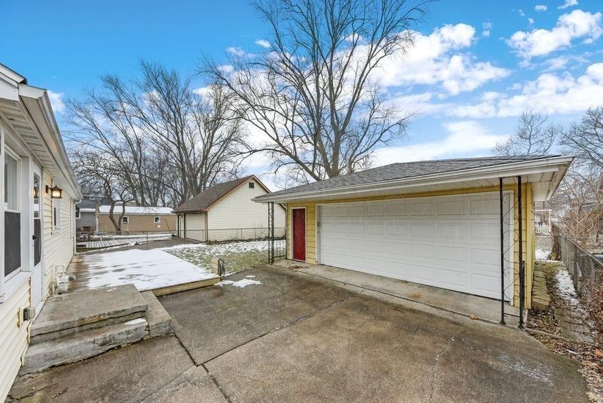 231 South Ridge Street Crown Point, IN 46307 - Photo 14 of 15 880x588