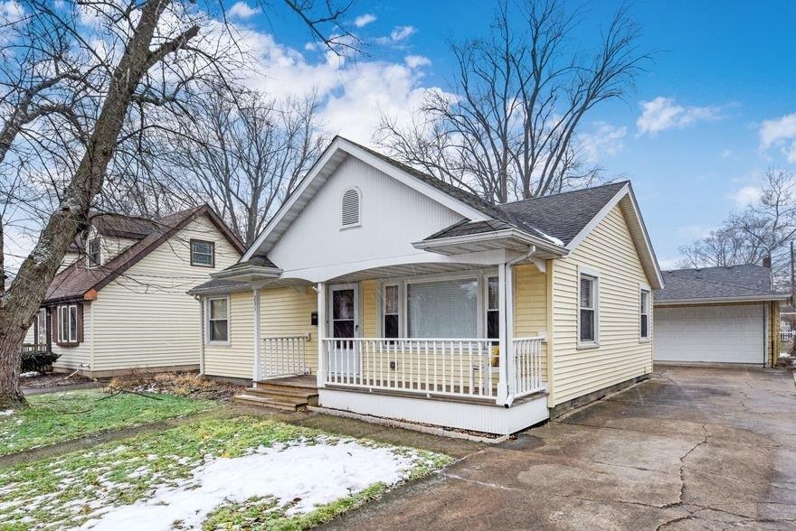 231 South Ridge Street Crown Point, IN 46307 - Photo 2 of 15 880x588