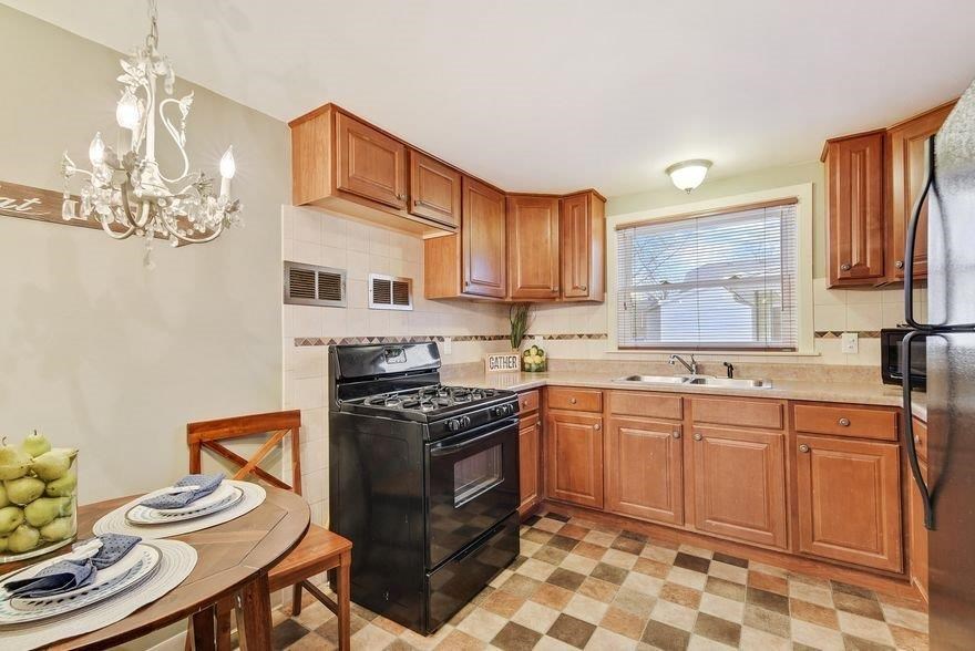 231 South Ridge Street Crown Point, IN 46307 - Photo 7 of 15 880x588