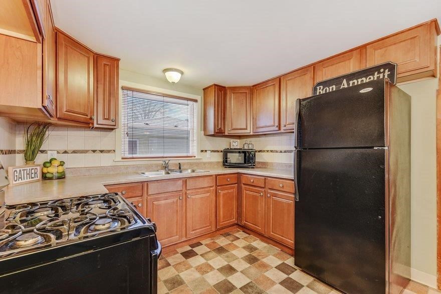 231 South Ridge Street Crown Point, IN 46307 - Photo 8 of 15 880x588