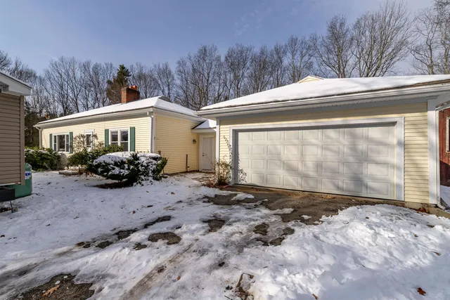 $549,900 | 52 Whittier Street, Newton, NH 03858