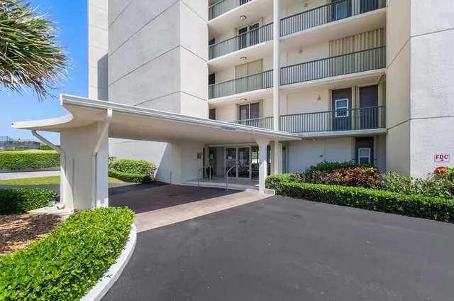 $625,000 | 5400 North Ocean Drive, Unit 5C, Singer Island, FL 33404