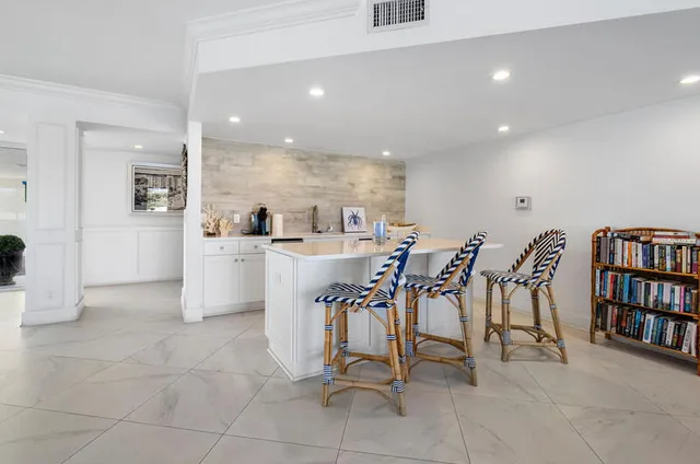 $625,000 | 5400 North Ocean Drive, Unit 5C, Singer Island, FL 33404