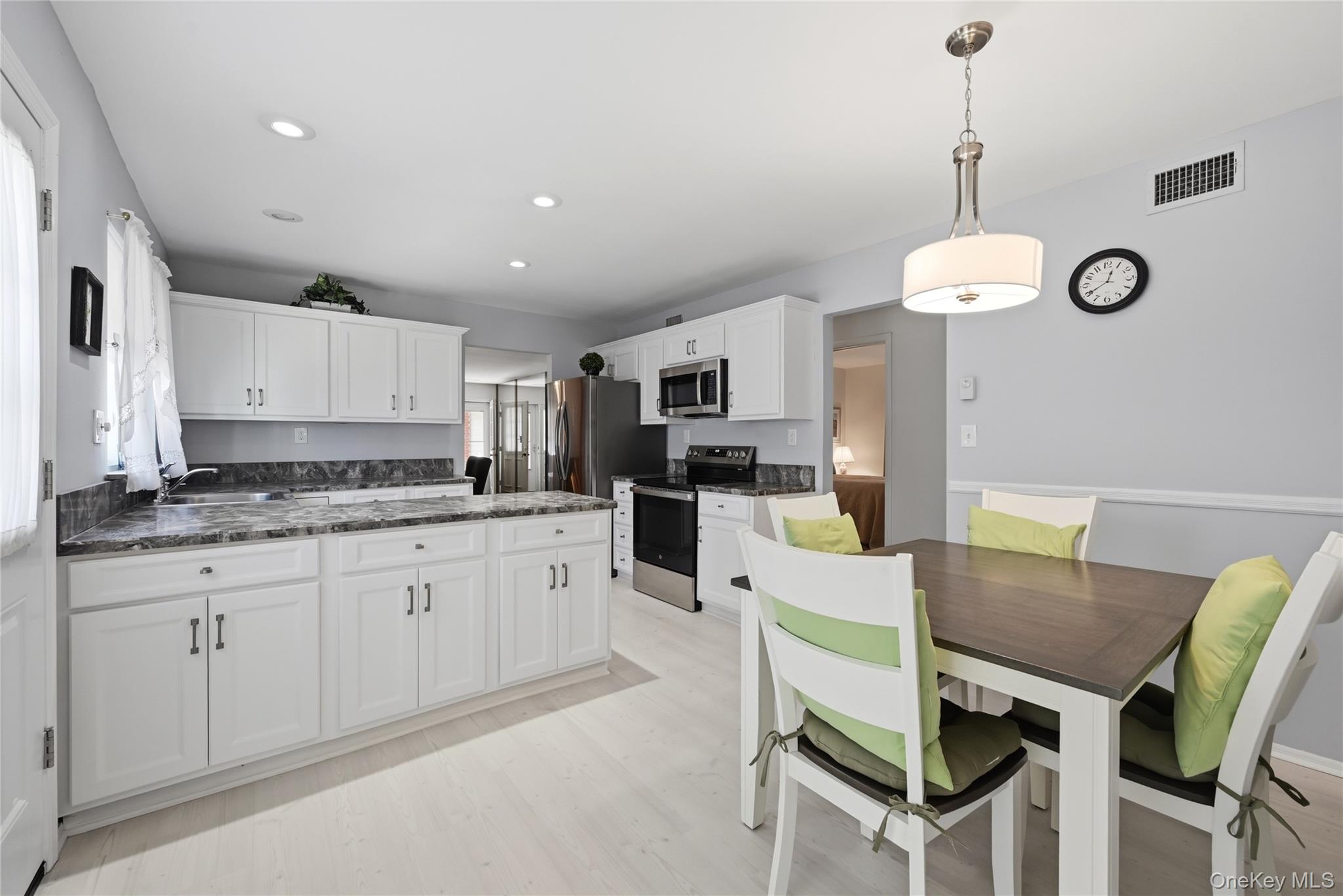 506 Lancaster Court Ridge, NY 11961 - Photo 18 of 31