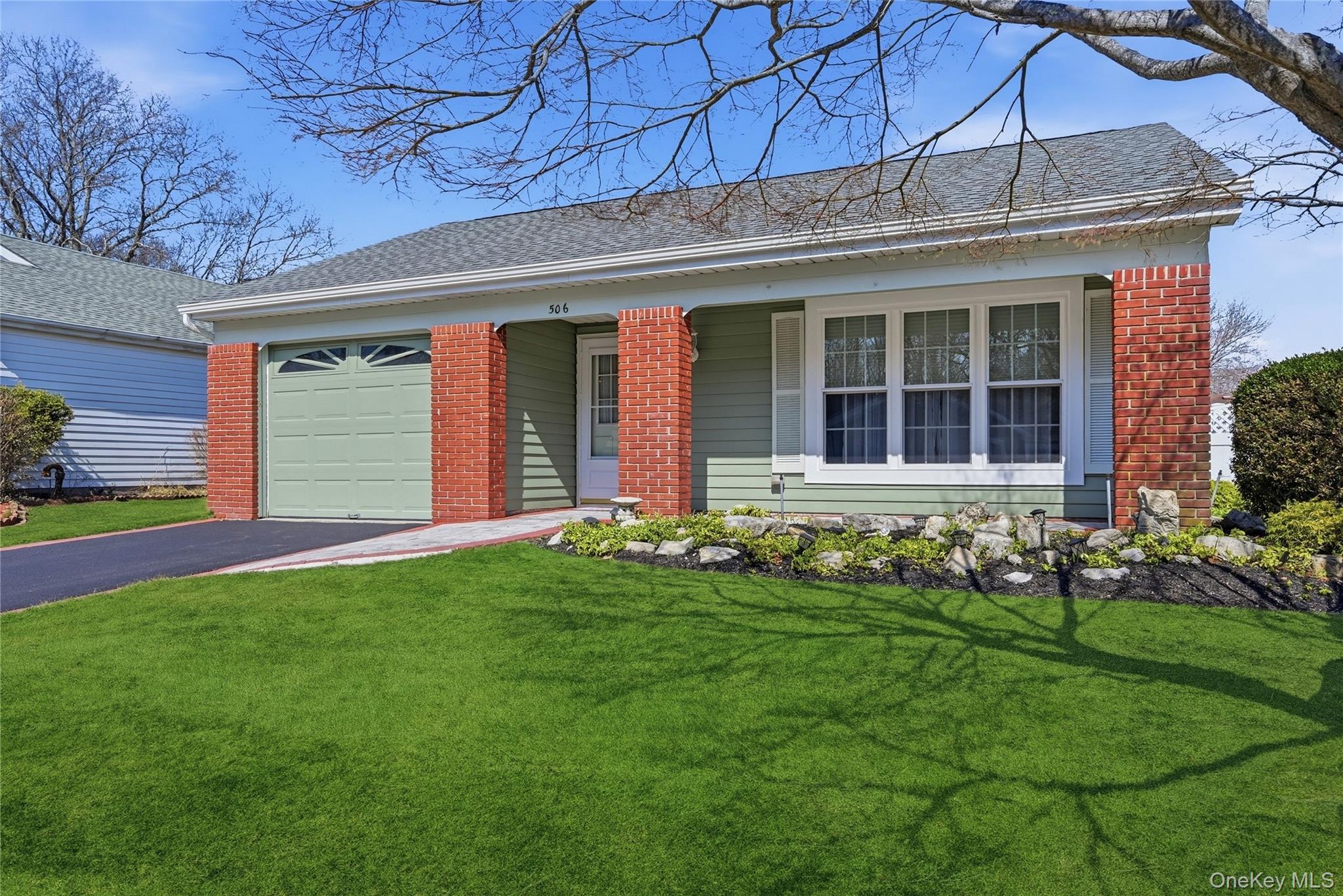 506 Lancaster Court Ridge, NY 11961 - Photo 2 of 31