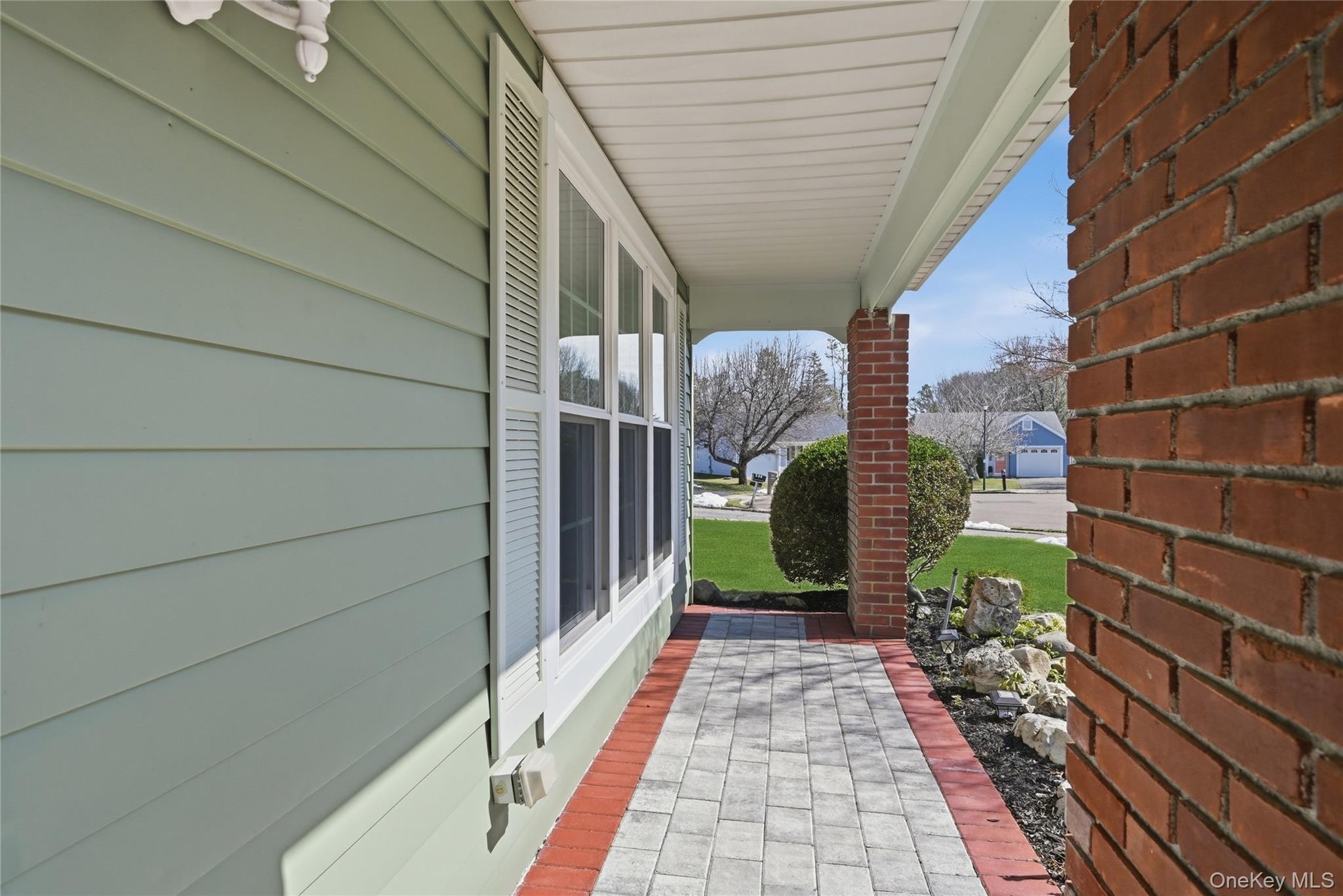 506 Lancaster Court Ridge, NY 11961 - Photo 5 of 31