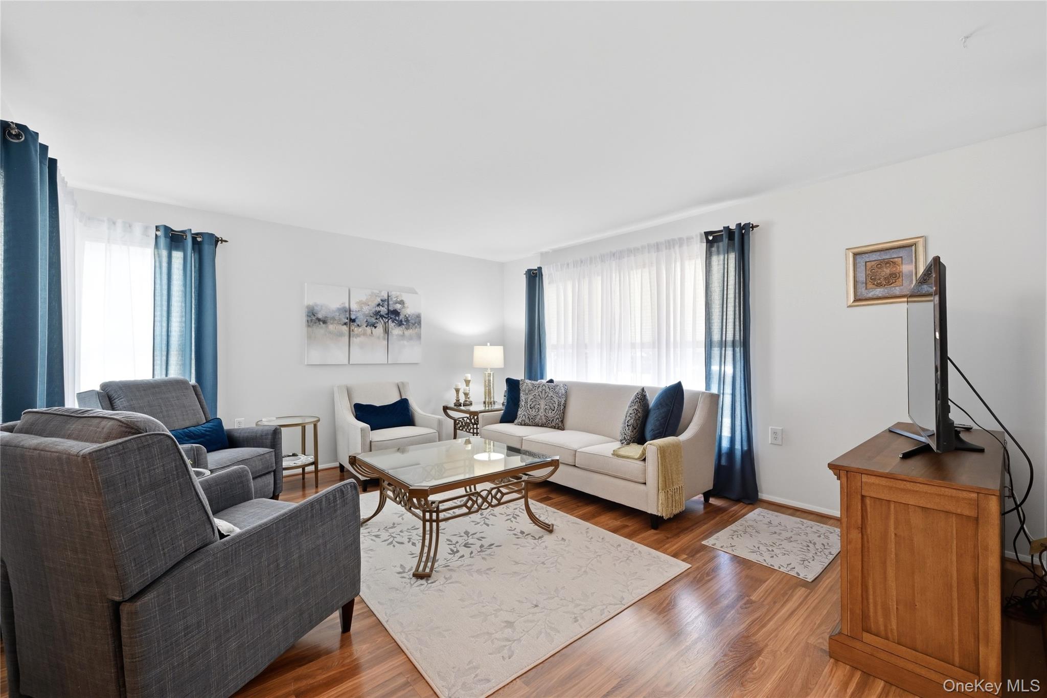 506 Lancaster Court Ridge, NY 11961 - Photo 6 of 31