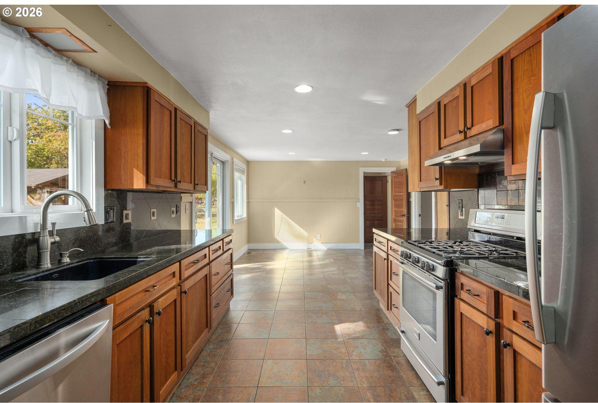 13528 Northeast Denbrook Road Aurora, OR 97002 - Photo 12 of 40 Gallery Image 12