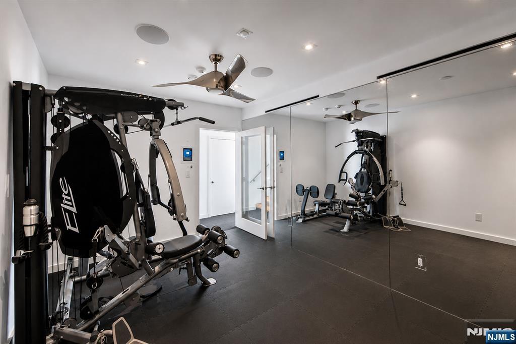 31 A Casta Lane Edgewater, NJ 07020 - Photo 17 of 50
