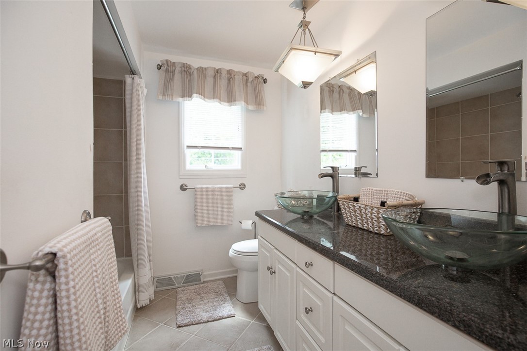 361 Skyview Road Cleveland, OH 44109 - Photo 15 of 38
