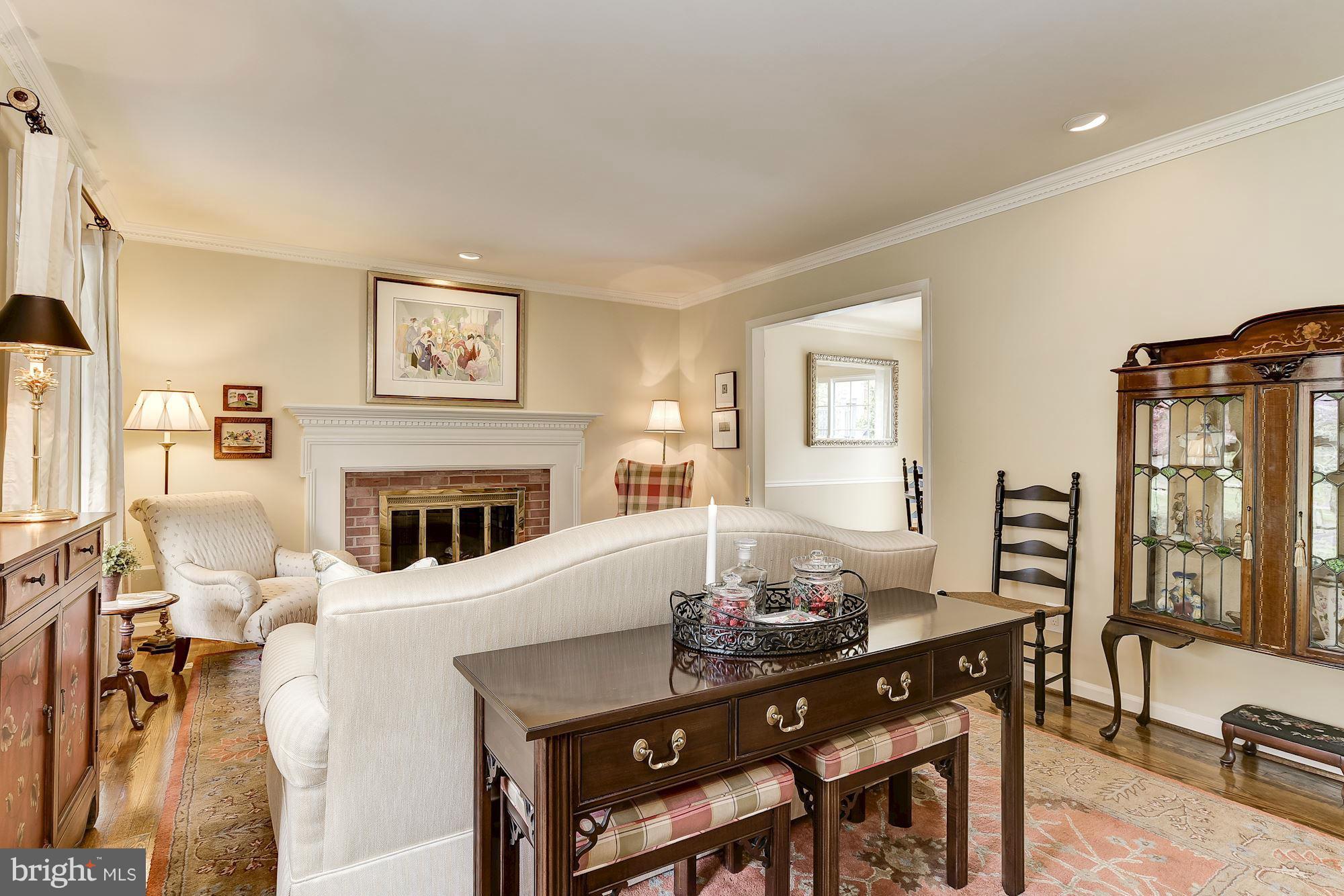9001 Seven Locks Road Bethesda, MD 20817 - Photo 7 of 23 Living Room