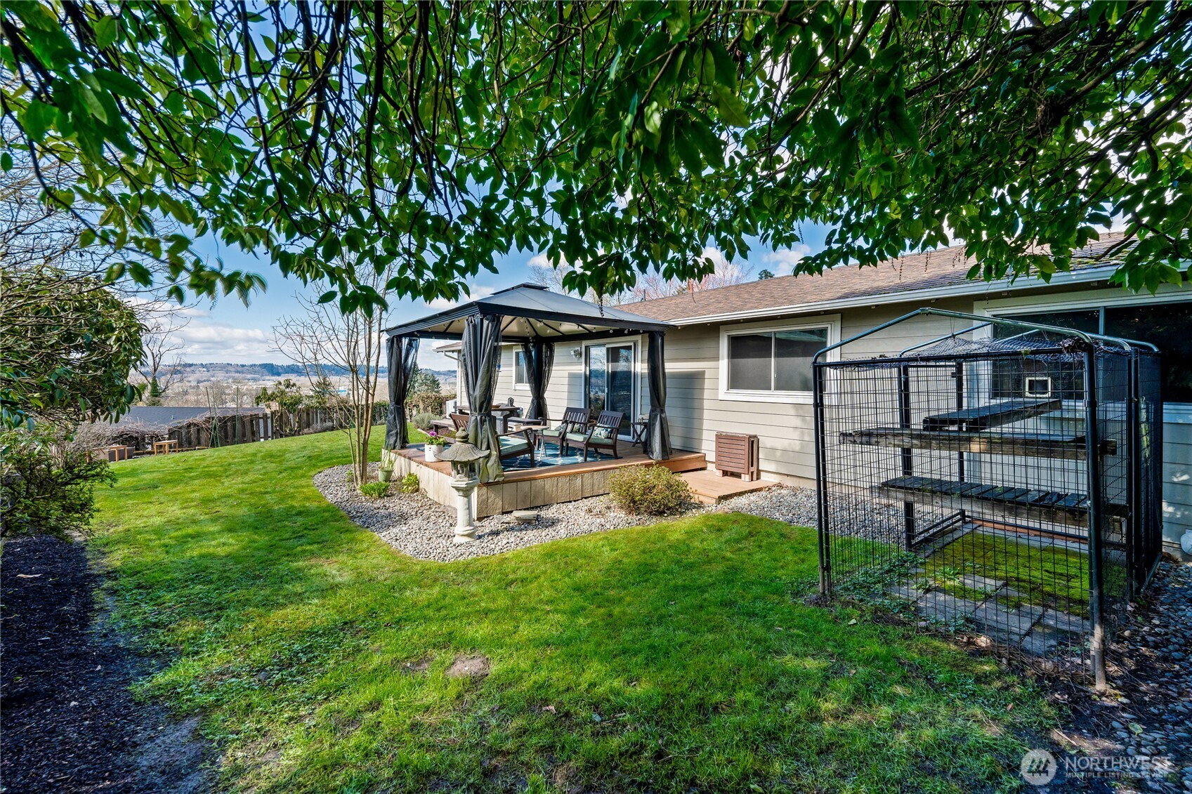 925 Valley Place Kent, WA 98031 - Photo 2 of 39