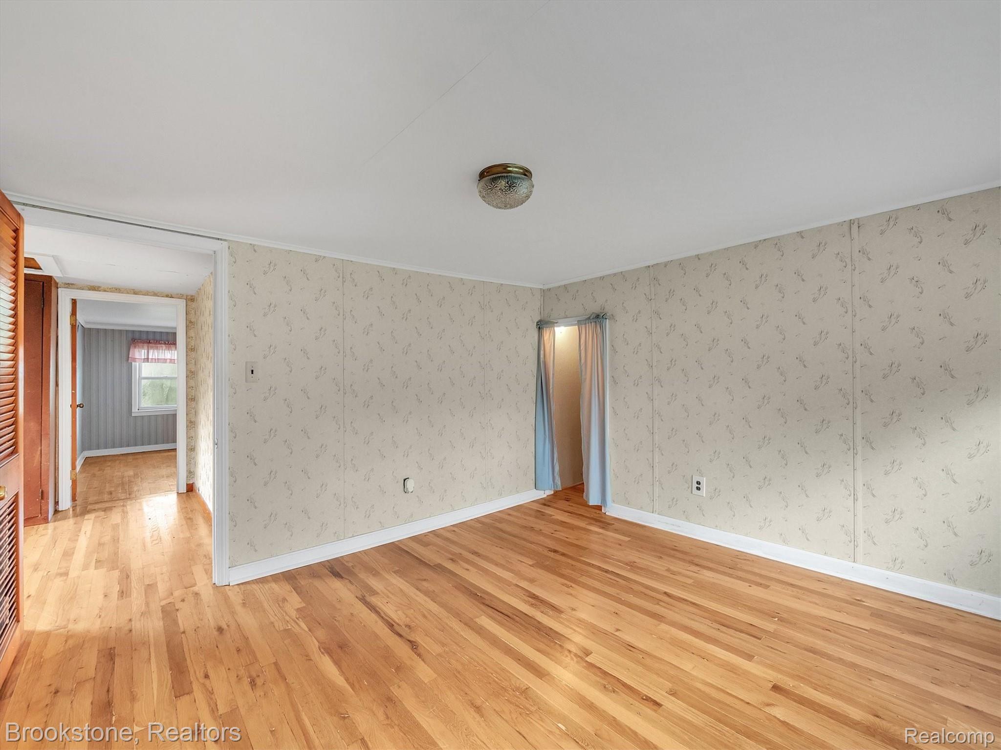 2820 Grant Road Rochester, MI 48309 - Photo 28 of 55 28-2820 Grant Rd-windowstill-realestate-photography-28.jpg