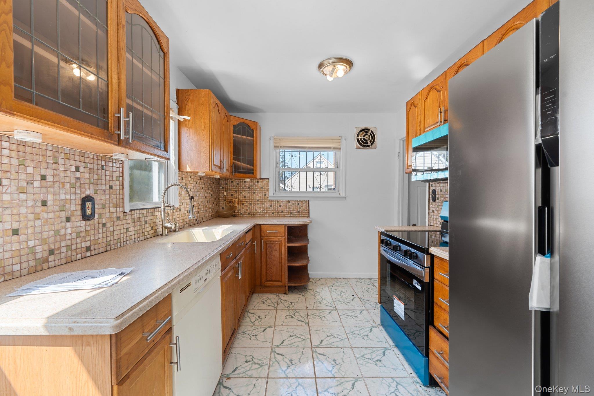 7 Everett Street Valley Stream, NY 11580 - Photo 3 of 16