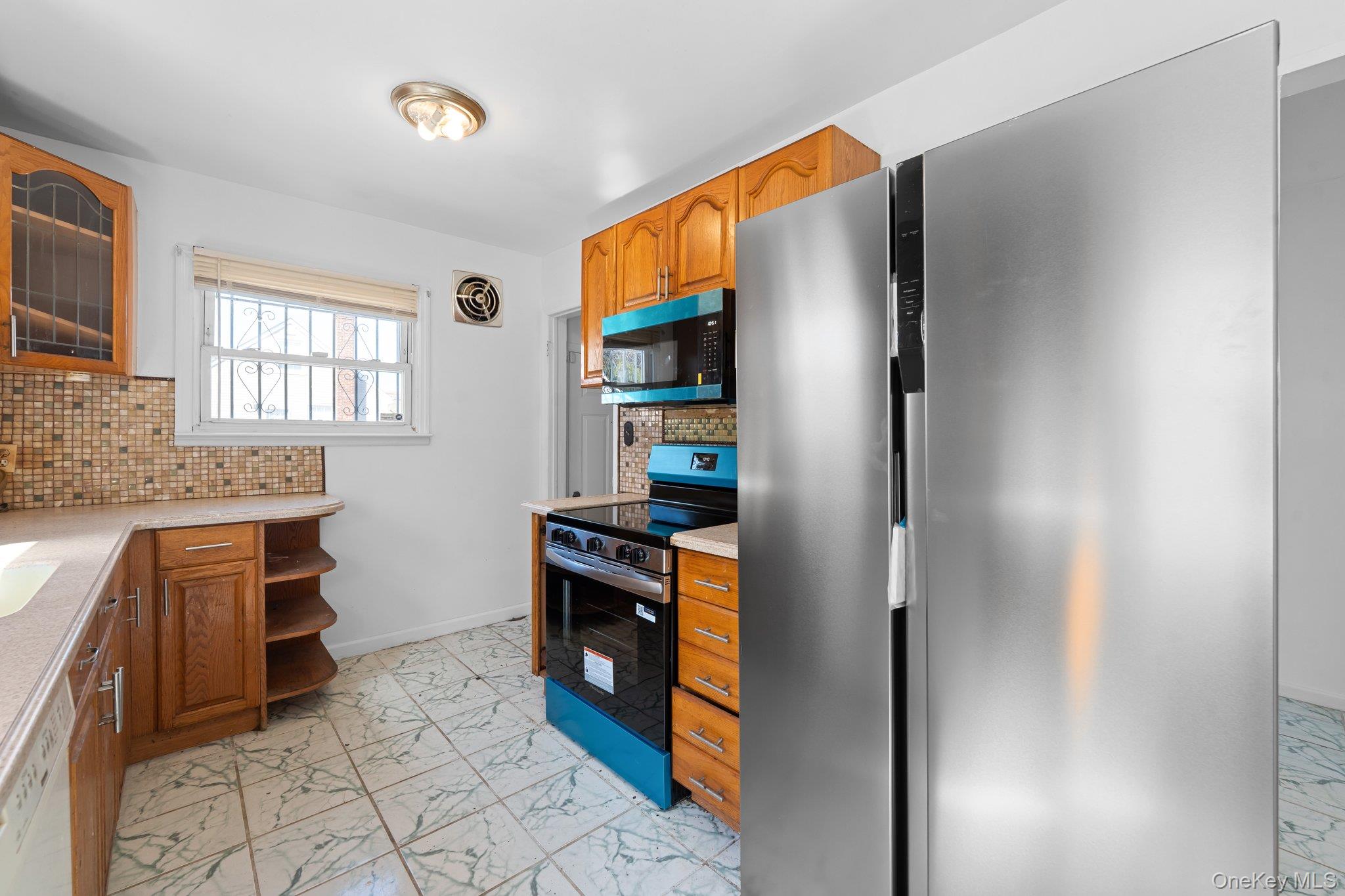 7 Everett Street Valley Stream, NY 11580 - Photo 4 of 16