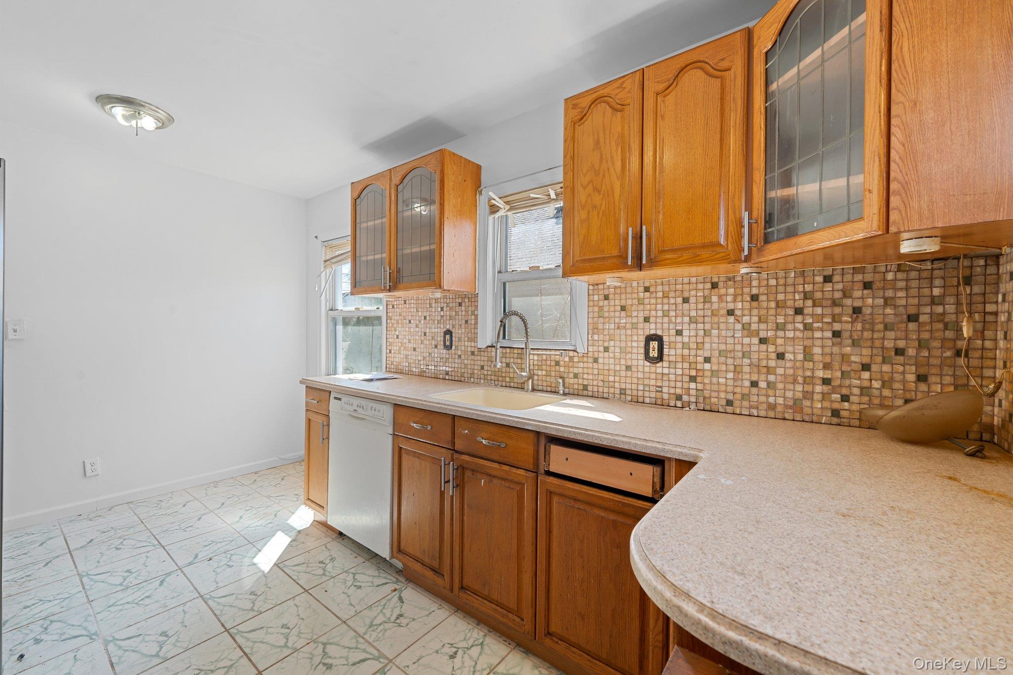 7 Everett Street Valley Stream, NY 11580 - Photo 5 of 16