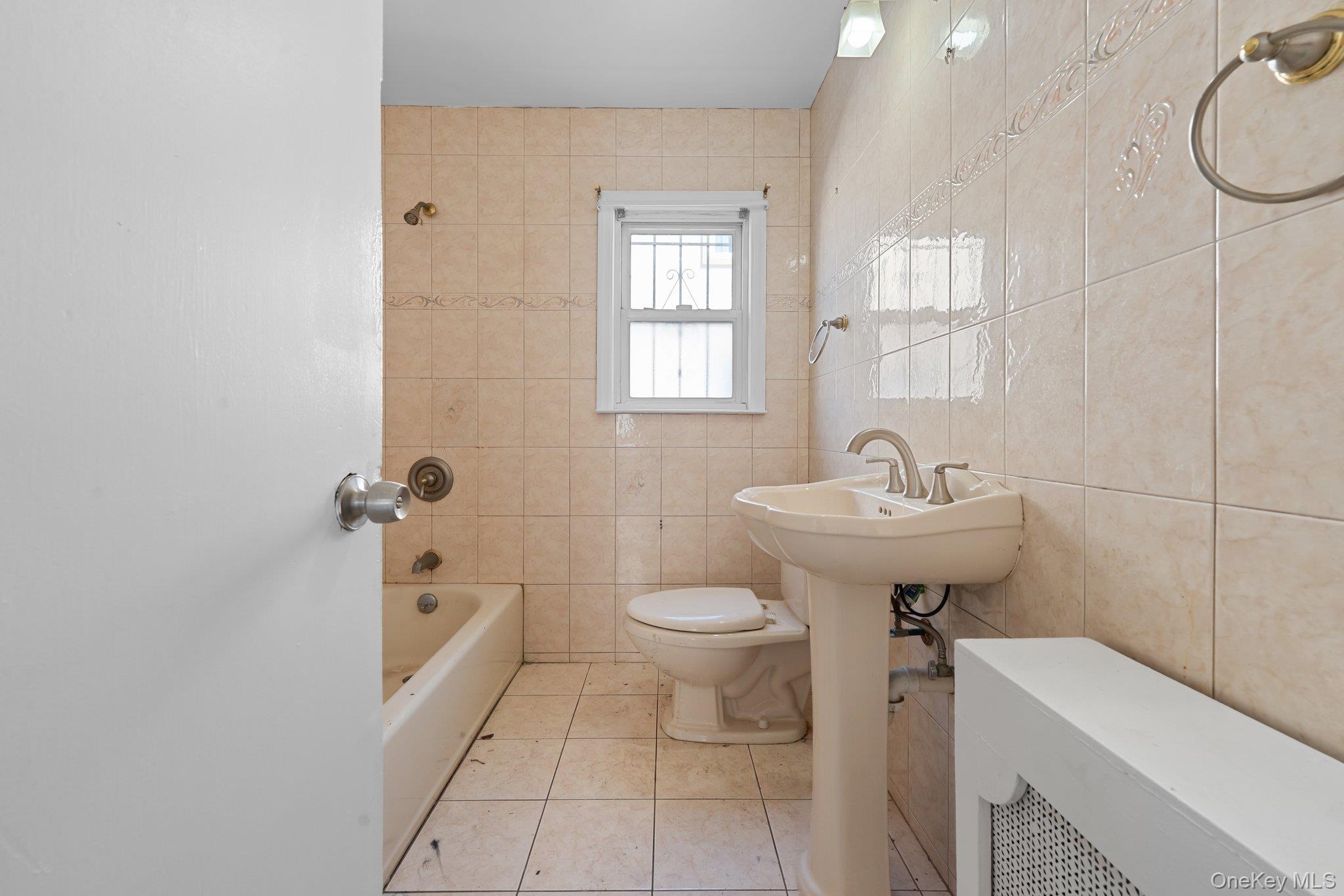 7 Everett Street Valley Stream, NY 11580 - Photo 6 of 16