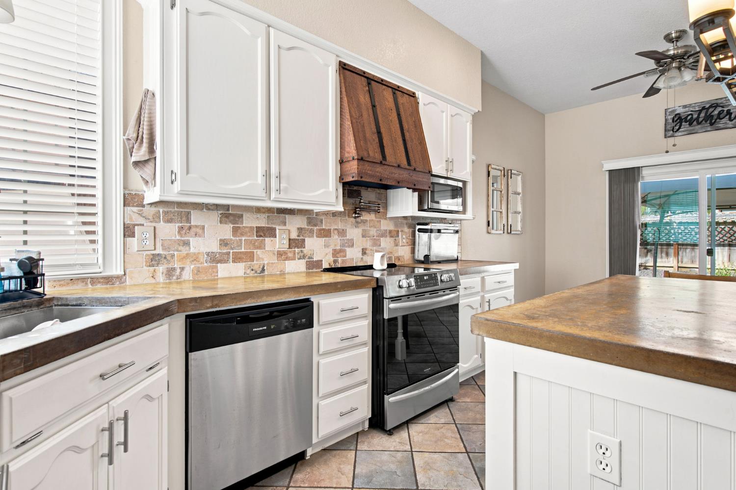 245 Douma Way Ripon, CA 95366 - Photo 9 of 56