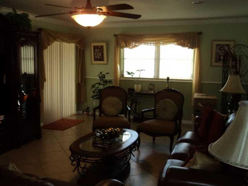 22765 Southwest 66th Avenue, Unit 208 Boca Raton, FL 33428 - Photo 3 of 13 Living Room