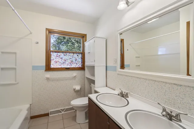 $359,900 | 405 Meadow Wood Drive, Mount Horeb, WI 53572