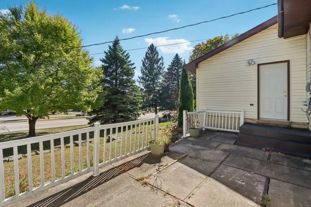 $359,900 | 405 Meadow Wood Drive, Mount Horeb, WI 53572