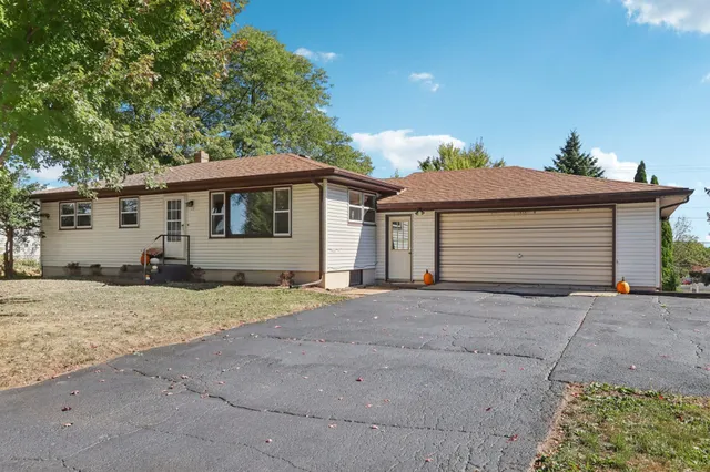 $359,900 | 405 Meadow Wood Drive, Mount Horeb, WI 53572
