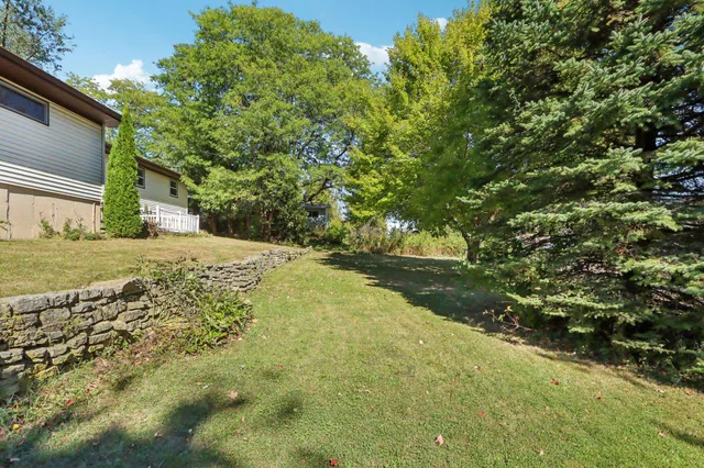 $359,900 | 405 Meadow Wood Drive, Mount Horeb, WI 53572