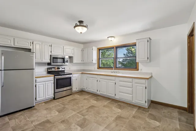 $359,900 | 405 Meadow Wood Drive, Mount Horeb, WI 53572