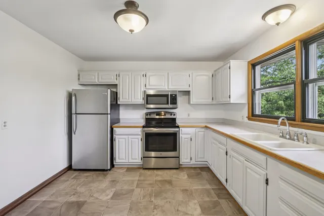 $359,900 | 405 Meadow Wood Drive, Mount Horeb, WI 53572