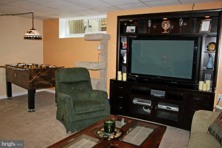 9003 Deviation Road Baltimore, MD 21236 - Photo 20 of 28 Family Room