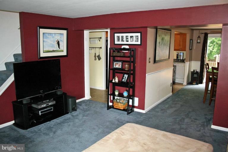 9003 Deviation Road Baltimore, MD 21236 - Photo 6 of 28 Living Room