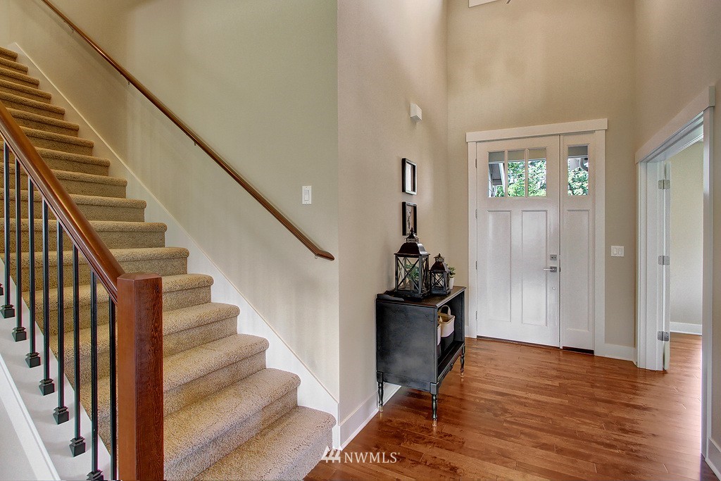 8902 216th Street Southwest Edmonds, WA 98026 - Photo 2 of 20 Gallery Image 2