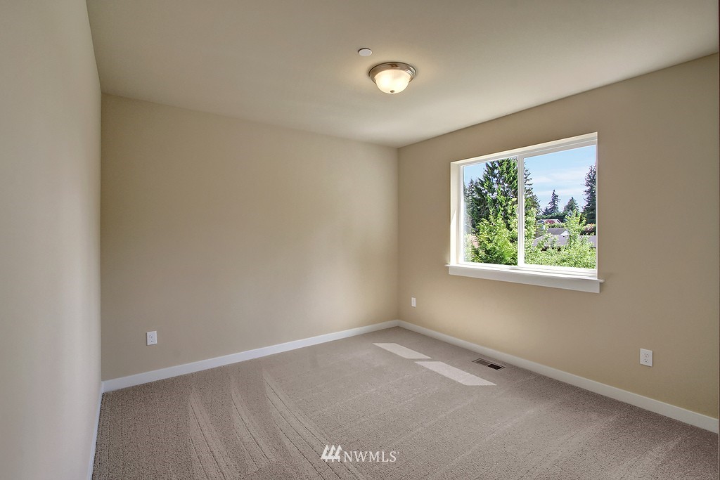 8902 216th Street Southwest Edmonds, WA 98026 - Photo 13 of 20 Gallery Image 13