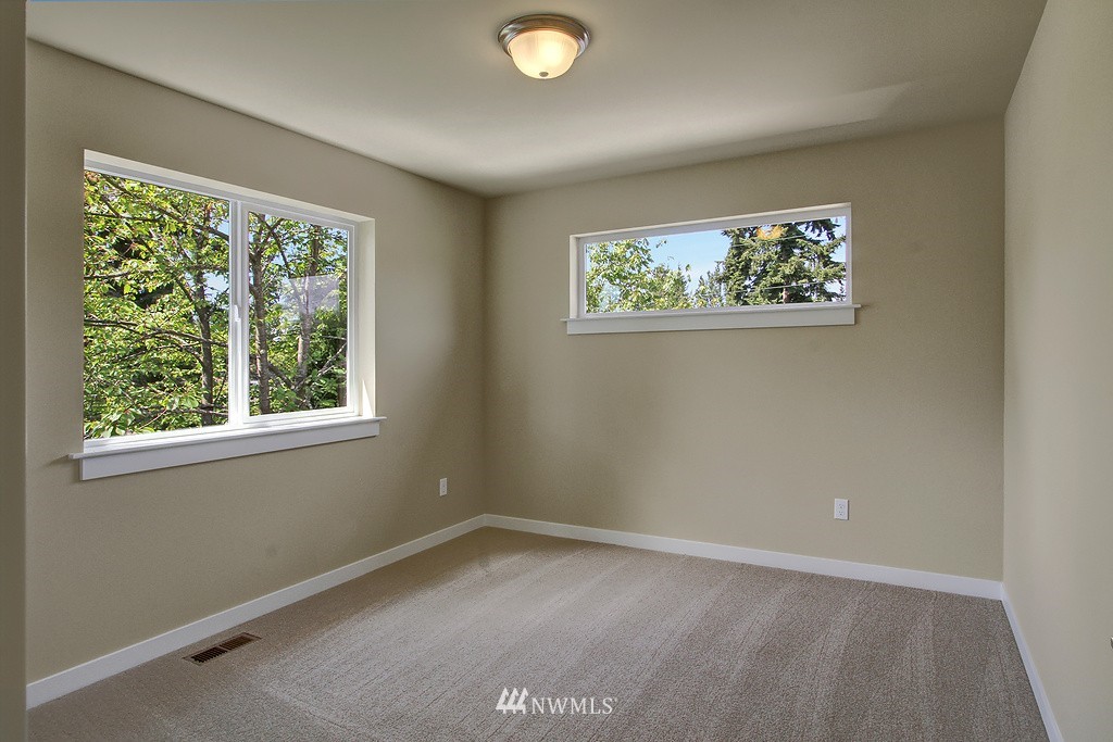 8902 216th Street Southwest Edmonds, WA 98026 - Photo 14 of 20 Gallery Image 14