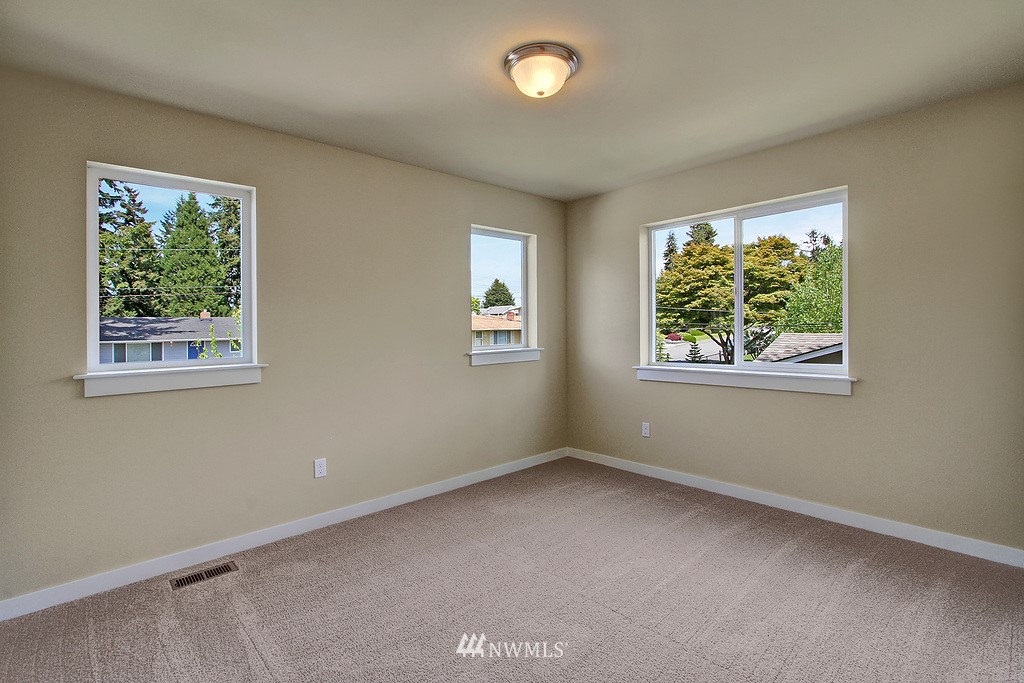 8902 216th Street Southwest Edmonds, WA 98026 - Photo 16 of 20 Gallery Image 16