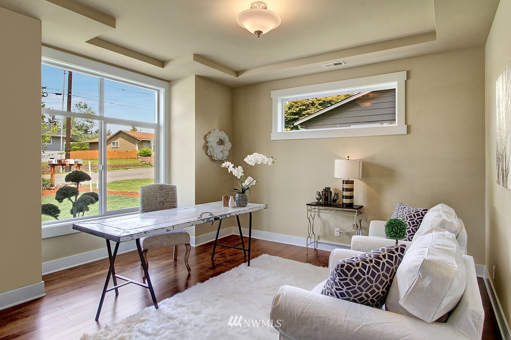 8902 216th Street Southwest Edmonds, WA 98026 - Photo 3 of 20 Gallery Image 3