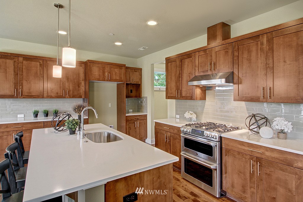 8902 216th Street Southwest Edmonds, WA 98026 - Photo 5 of 20 Gallery Image 5