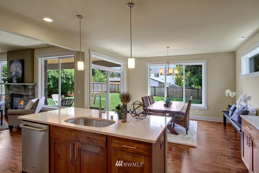 8902 216th Street Southwest Edmonds, WA 98026 - Photo 6 of 20 Gallery Image 6