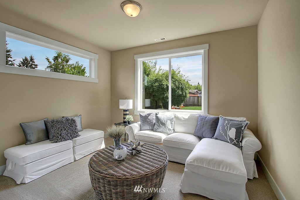 8902 216th Street Southwest Edmonds, WA 98026 - Photo 8 of 20 Gallery Image 8